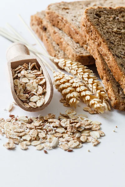 Muesli avec amarante sur blanc — Photo