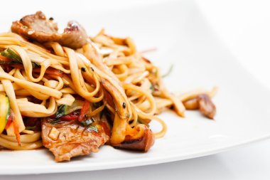 et ve sebzeli erişte.