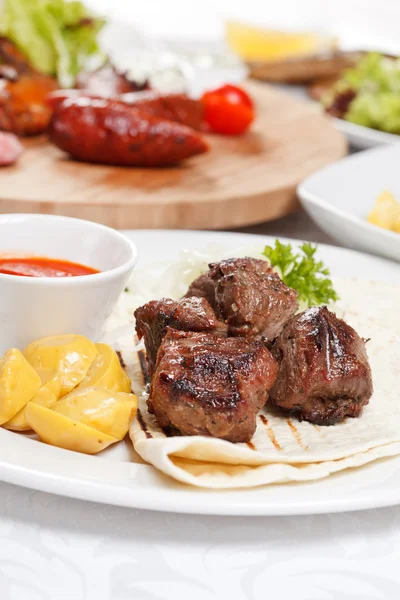 Carne con verduras platos —  Fotos de Stock