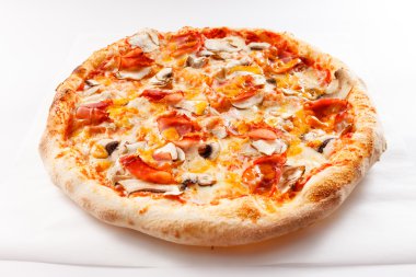 Mantar ve sebze pizza