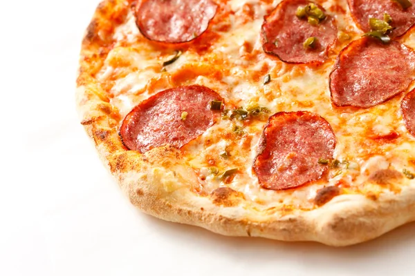 Pizza com pepperoni e queijo — Fotografia de Stock