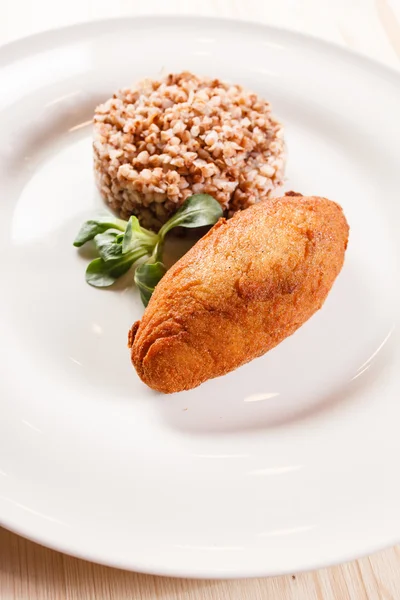 Buckwheat with cutlet on plate — Stock Photo, Image