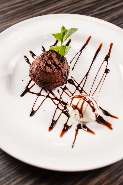 Dessert al cioccolato con gelato — Foto Stock