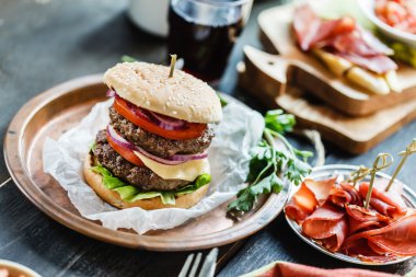 Sığır eti lezzetli burger