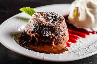 Dondurmalı çikolatalı pasta.