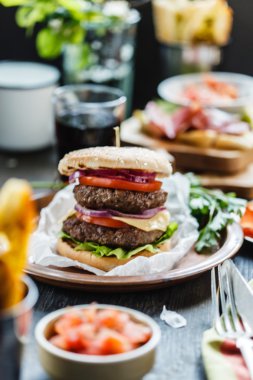 Sığır eti lezzetli burger