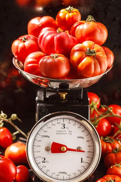 Red tomatoes on scales — Stock Photo, Image