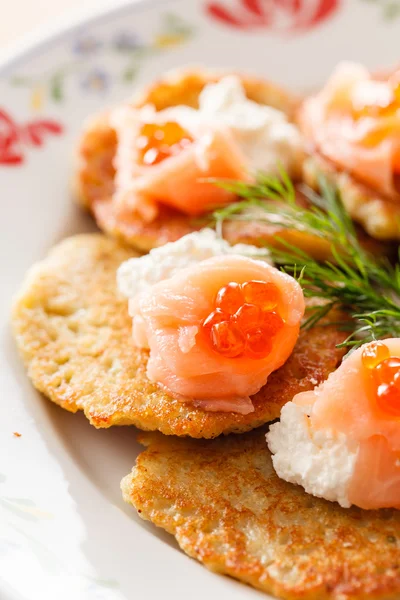 Frittelle di patate con salmone — Foto Stock