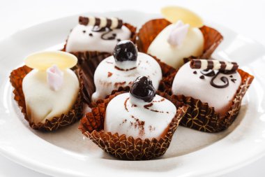 Şekerli tatlı çikolata sosu ile