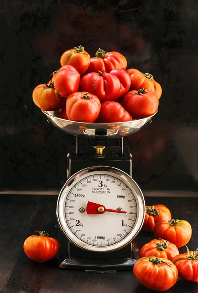 Red tomatoes on scales — Stock Photo, Image