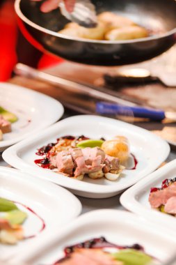 Et yemekleri plakaları