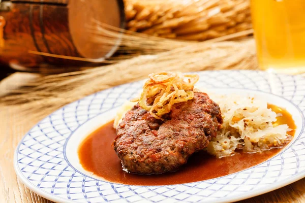 Beef cutlet with mashed potatoes and cabbage — Stock Photo, Image