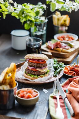 Sığır eti lezzetli burger