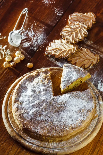 Pastel de otoño y galletas — Foto de Stock