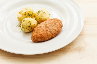 Tavuk göğsü patates ile