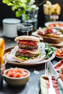 büyük lezzetli burger