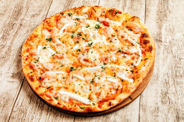 Sabrosa pizza con mozzarella — Foto de Stock