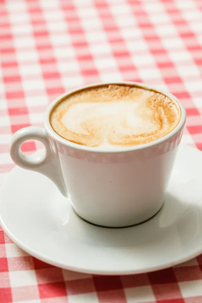 Kopp Cappuccino med grädde — Stockfoto