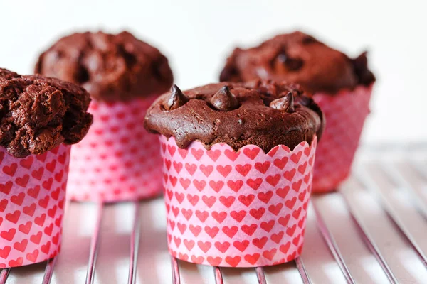 Muffins en emballage rose — Photo