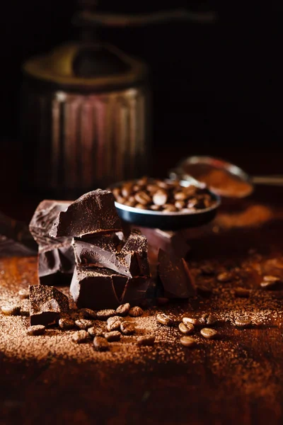 Ziarna kawy i czekolady — Zdjęcie stockowe