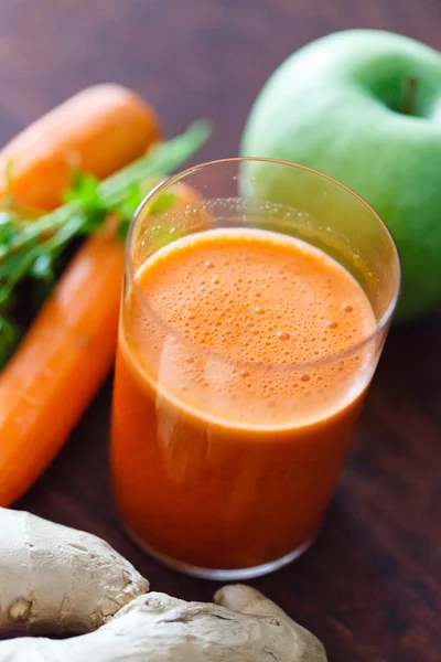 Healthy carrot smoothie — Stock Photo, Image