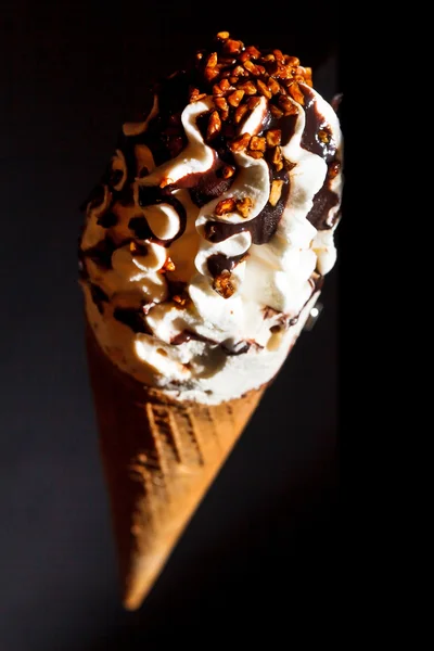 Gelato al cioccolato cono — Foto Stock