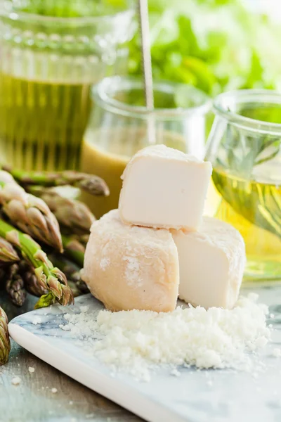 Frankrijk eten met kaas en asperges — Stockfoto