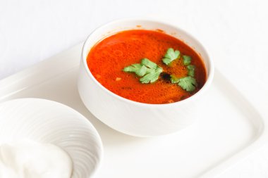 Ekşi kremalı domates çorbası.