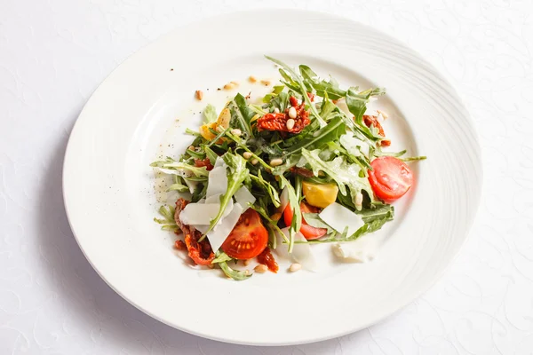 Salad with arugula on plate — Stock Photo, Image