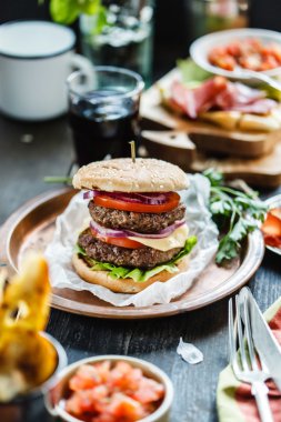 Sığır eti lezzetli burger
