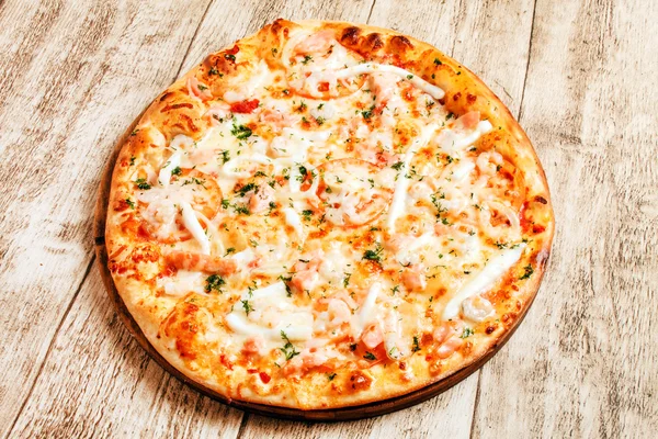 Deluxe pizza z serem i warzywami — Zdjęcie stockowe