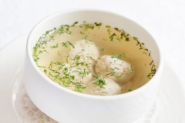 Suppe mit Frikadellen in Schüssel — Stockfoto