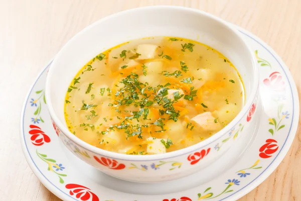 Kyllingsuppe i bolle – stockfoto