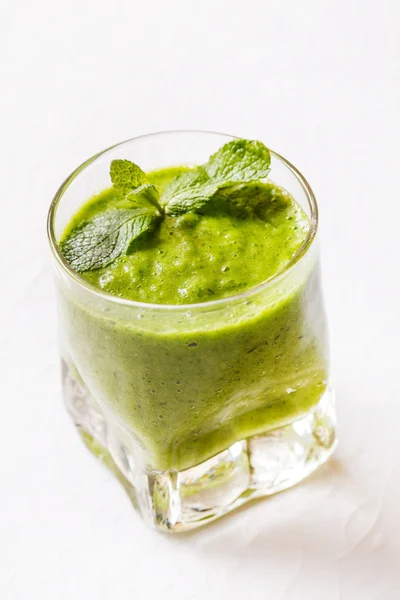 Zdravý detoxikační Zelený koktejl — Stock fotografie