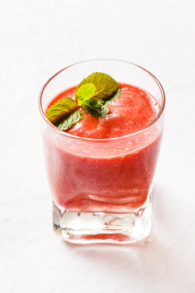 Gesunde Detox-Erdbeer-Smoothie — Stockfoto