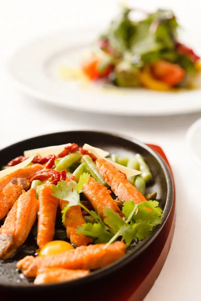 Salmon with vegetables on plate — Stock Photo, Image