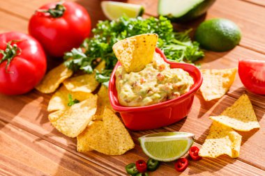 Guacamole avokado ve domates