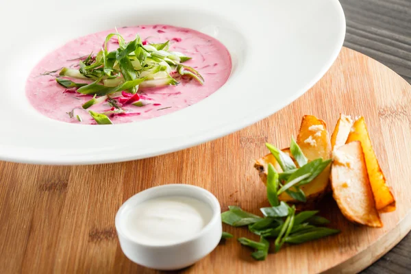 Cold beetroot soup — Stock Photo, Image