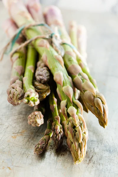 Frischer grüner Spargel — Stockfoto