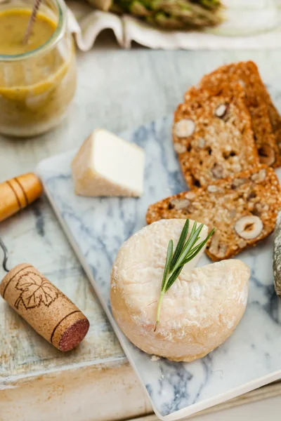 Piatto di formaggio assortito — Foto Stock