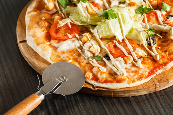 Leckere Pizza mit Gemüse — Stockfoto