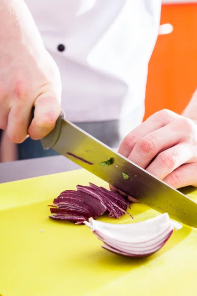 Chef professionista al lavoro — Foto Stock