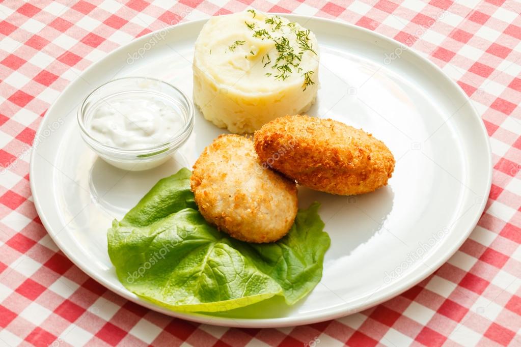 Chicken cutlet with mashed potatoes