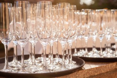 boş şampanya bardağı