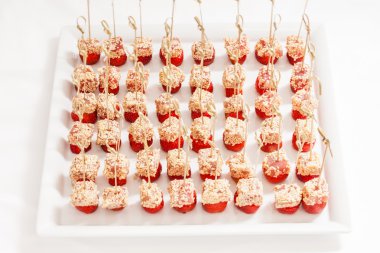 Çilek susam tuna ile