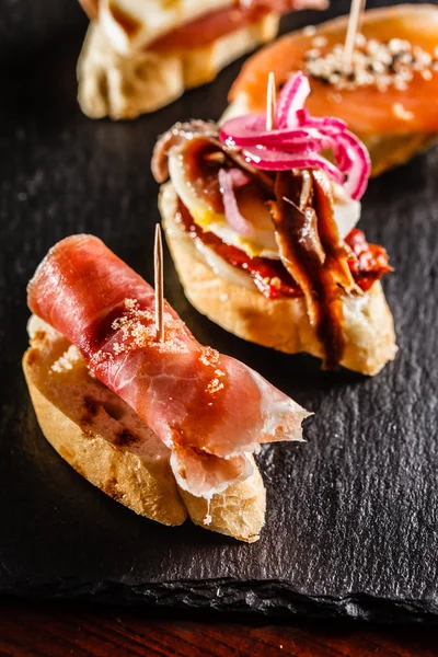 Leckere spanische Tapas — Stockfoto