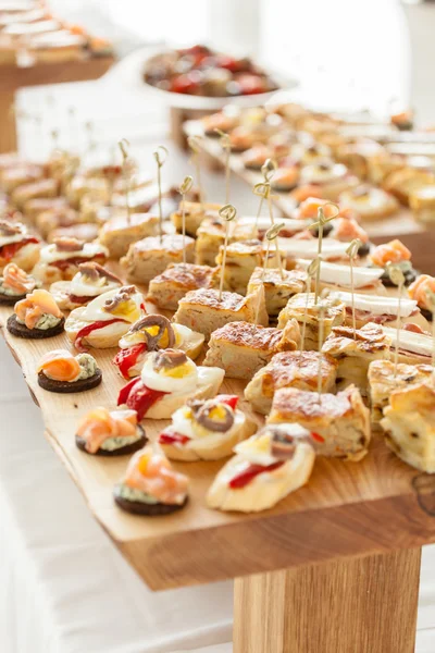 Catering-Vorspeise auf dem Tisch — Stockfoto