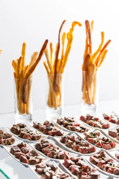 Canapés y palitos de pan — Foto de Stock