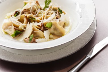 Mantı çorbası kase