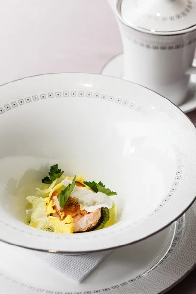 Sopa de pescado en bowl —  Fotos de Stock